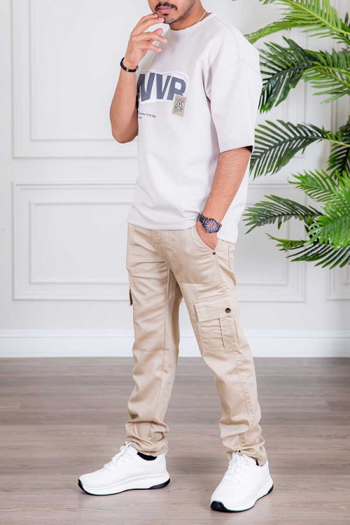 تيشيرت رجالي لون موف فاتح بكتابات و طبعات من الأمام