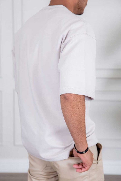 تيشيرت رجالي لون موف فاتح بكتابات و طبعات من الأمام