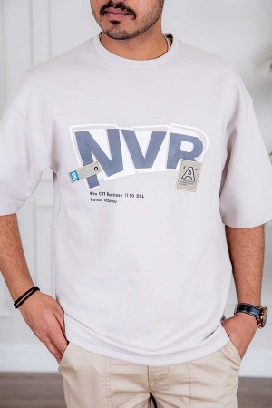 تيشيرت رجالي لون موف فاتح بكتابات و طبعات من الأمام