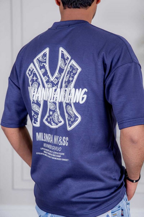 تيشيرت رجالي لون بنفسجي بكتابات و طبعات من الأمام و الخلف
