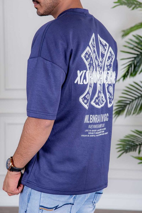 تيشيرت رجالي لون بنفسجي بكتابات و طبعات من الأمام و الخلف