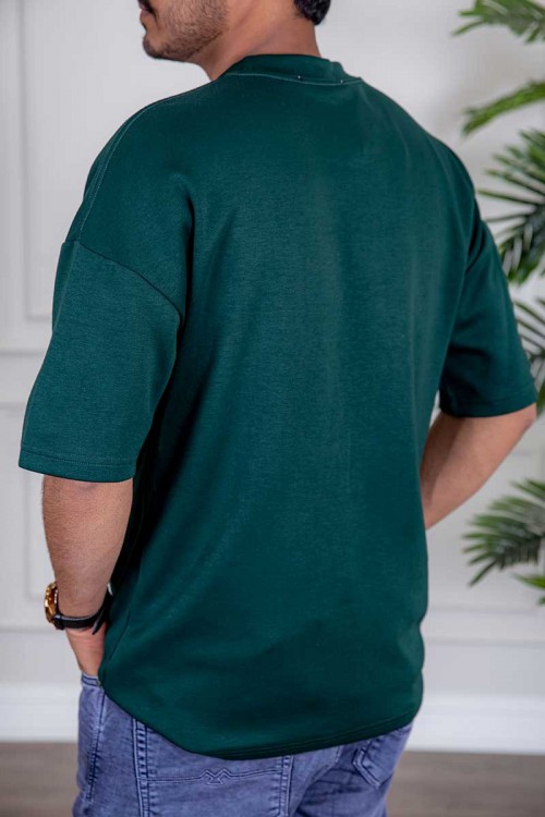 تيشيرت رجالي لون أخضر غامق بكتابات من الأمام