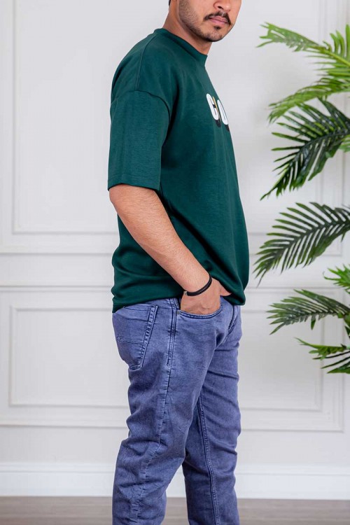 تيشيرت رجالي لون أخضر غامق بكتابات من الأمام