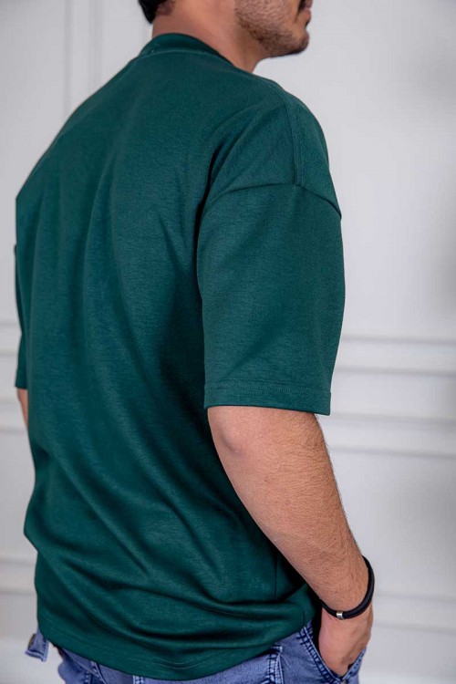 تيشيرت رجالي لون أخضر غامق بكتابات من الأمام