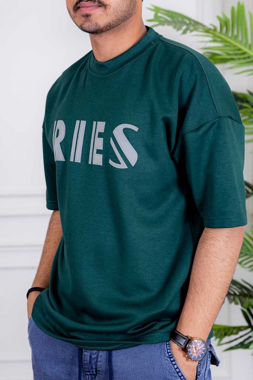 تيشيرت رجالي لون أخضر غامق بكتابات من الأمام