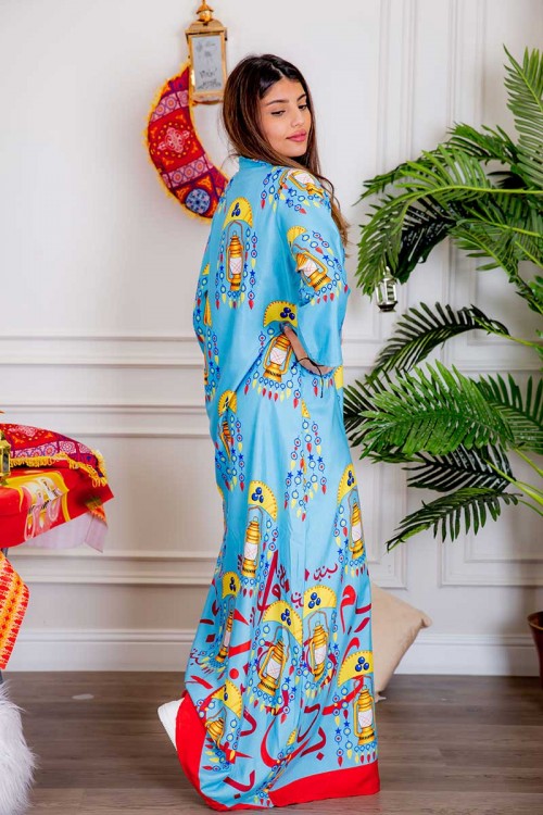 جلابية نسائية رمضانية لون سماوي مزينة بفوانيس و حروف عربية برباط على الرقبة و بأكمام طويلة