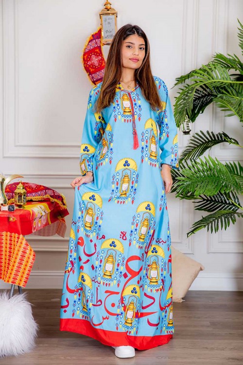 جلابية نسائية رمضانية لون سماوي مزينة بفوانيس و حروف عربية برباط على الرقبة و بأكمام طويلة