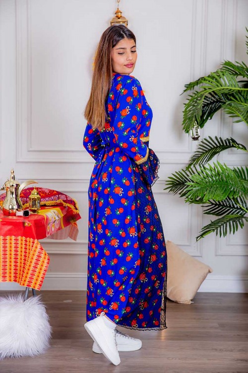 جلابية نسائية ماكسي لون أزرق مزينة بالورود بتطريز ذهبي من الأطراف و بقماش شيفون من الأمام و الأكمام و رباط من الخلف