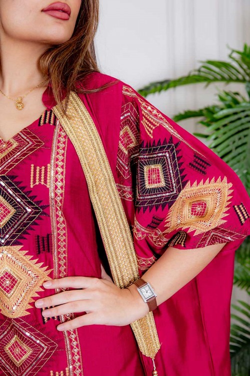 جلابية نسائية قطعتين لون وردي غامق بتطريز ذهبي و بزخارف ملونة