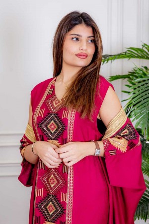 جلابية نسائية قطعتين لون وردي غامق بتطريز ذهبي و بزخارف ملونة