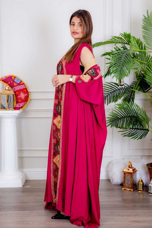 جلابية نسائية قطعتين لون وردي غامق بتطريز ذهبي و بزخارف ملونة