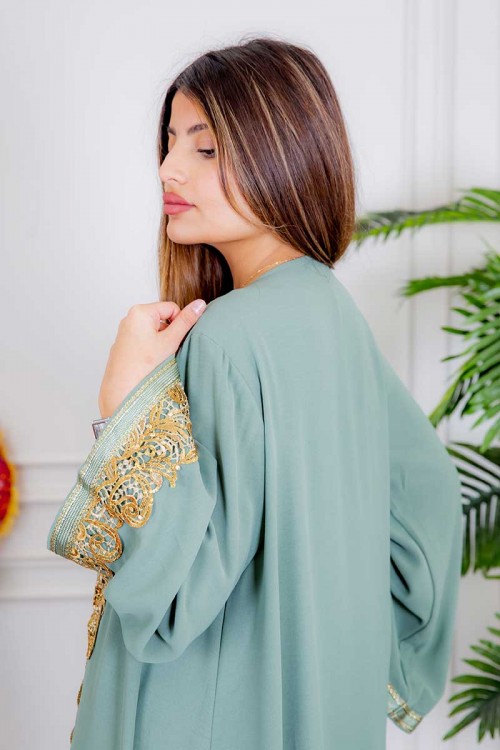 جلابية نسائية قطعتين لون تركواز فاتح بتطريز ذهبي من الأكمام و الأمام