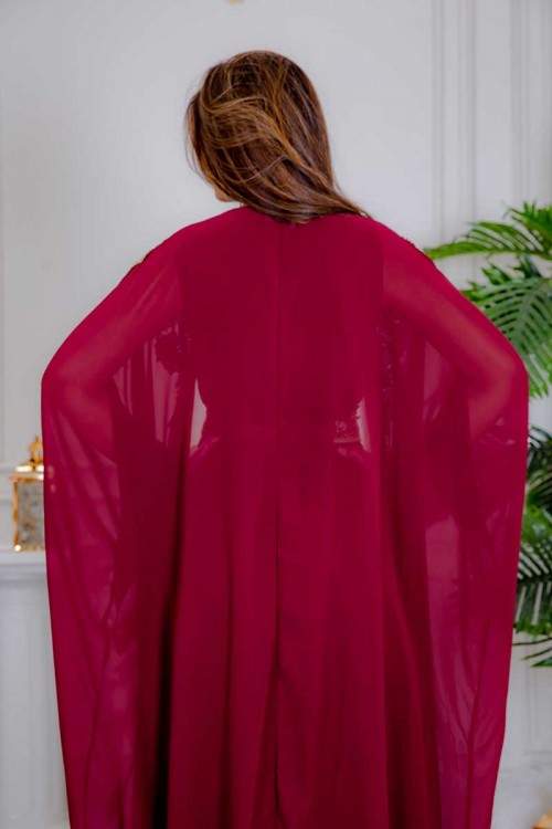 جلابية نسائية قطعتين لون عودي مزينة بتطريز ذهبي و بحزام في الخصر