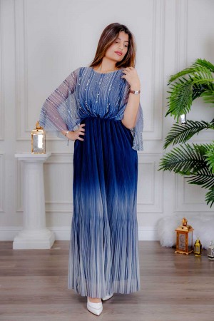 فستان نسائي لون كحلي بتدرجات لونية و قماش شيفون من الأعلى مزين باللؤلؤ و الفصوص و بخصر مزموم