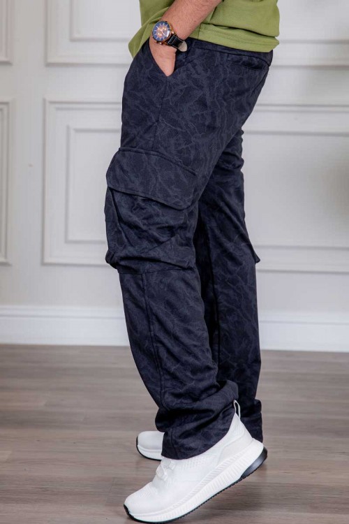 بنطلون رجالي ستريتش لون كحلي بجيوب من الجانبين و برباط في الخصر