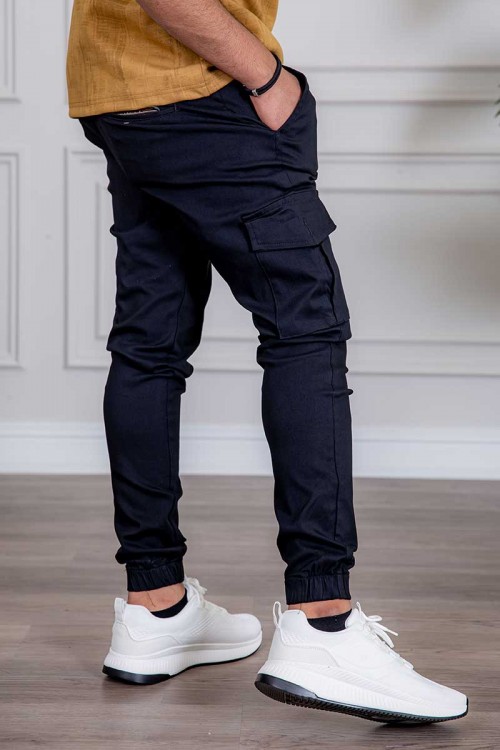 بنطلون رجالي لون أسود بجيوب من الجانبين و الخلف و برباط في الخصر