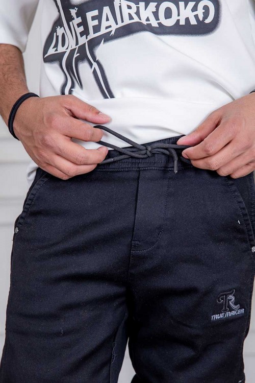 بنطلون رجالي لون أسود بجيوب من الجانبين و الخلف و برباط في الخصر