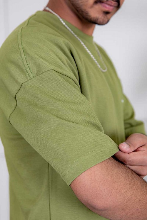 تيشيرت رجالي لون تفاحي بطبعات و كتابات من الأمام و الخلف