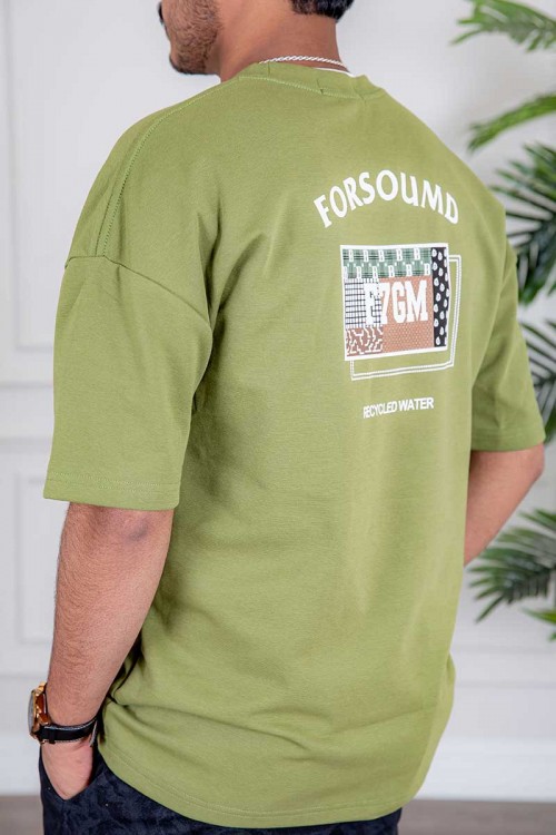 تيشيرت رجالي لون تفاحي بطبعات و كتابات من الأمام و الخلف