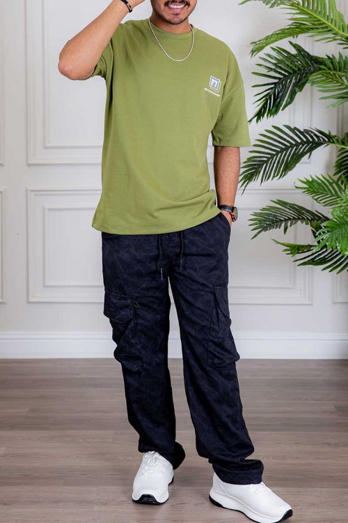 تيشيرت رجالي لون تفاحي بطبعات و كتابات من الأمام و الخلف