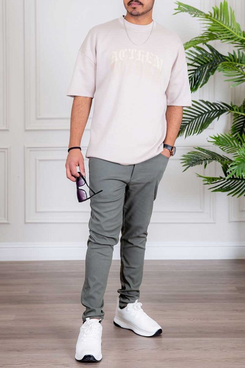 تيشيرت رجالي لون بيج فاتح بكتابات و رسومات من الأمام و الخلف