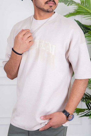 تيشيرت رجالي لون بيج فاتح بكتابات و رسومات من الأمام و الخلف 