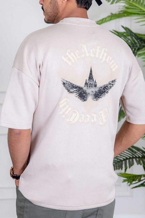 تيشيرت رجالي لون بيج فاتح بكتابات و رسومات من الأمام و الخلف