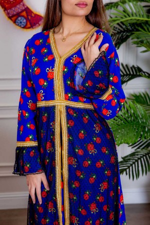 جلابية نسائية ماكسي لون أزرق مزينة بالورود بتطريز ذهبي من الأطراف و بقماش شيفون من الأمام و الأكمام و رباط من الخلف