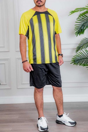 طقم رياضي رجالي قطعتين تيشيرت باللون الأصفر و الأسود و شورت باللون الأسود برباط في الخصر 