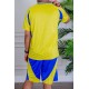 طقم رياضي رجالي قطعتين تيشيرت باللون الأصفر و الأزرق و شورت باللون الأزرق برباط في الخصر