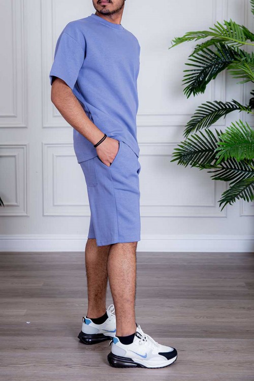 طقم رياضي رجالي تيشيرت و شورت لون موف بطبعات و جيوب من الأمام و الخلف و رباط في الخصر