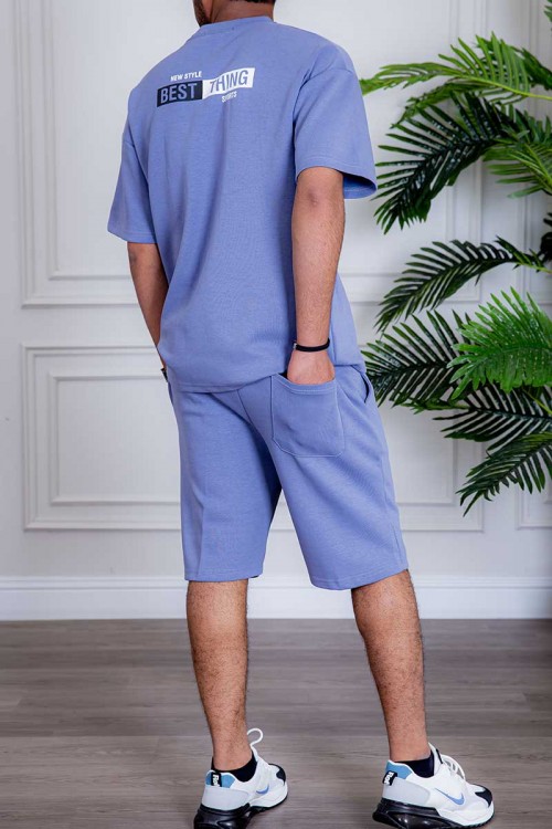 طقم رياضي رجالي تيشيرت و شورت لون موف بطبعات و جيوب من الأمام و الخلف و رباط في الخصر