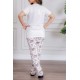 بيجاما نسائية قطعتين لون أبيض تيشيرت بأكمام قصيرة و كتابات من الأمام و بنطلون بطبعات