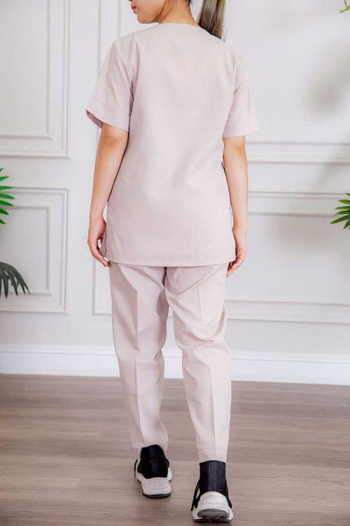 زي عاملة قطعتين متعددة الألوان بلوزة قصة سبعة بأكمام قصيرة و جيوب من الأمام و بنطلون طويل