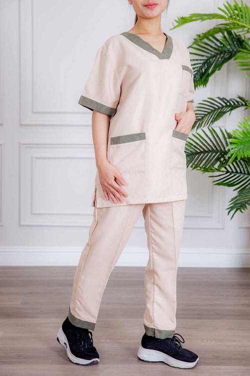 زي عاملة قطعتين متعددة الألوان بلوزة قصة سبعة بأكمام قصيرة و جيوب من الأمام و بنطلون طويل