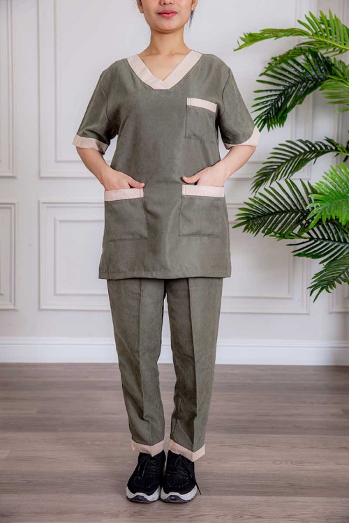 زي عاملة قطعتين متعددة الألوان بلوزة قصة سبعة بأكمام قصيرة و جيوب من الأمام و بنطلون طويل