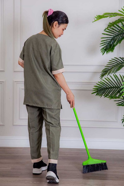 زي عاملة قطعتين متعددة الألوان بلوزة قصة سبعة بأكمام قصيرة و جيوب من الأمام و بنطلون طويل