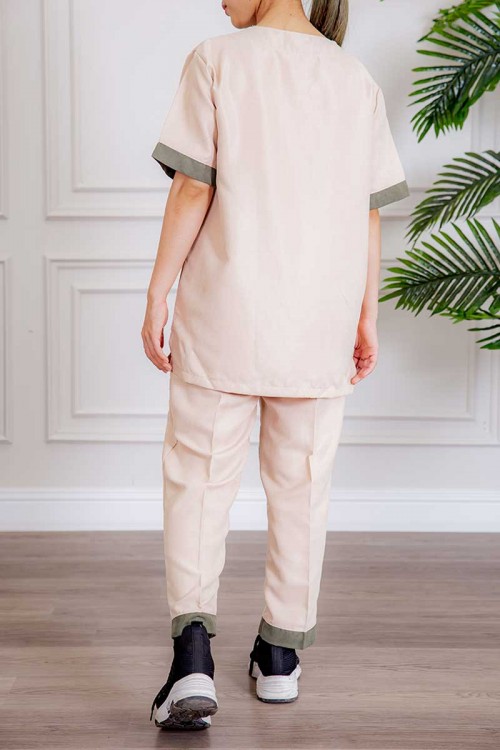 زي عاملة قطعتين متعددة الألوان بلوزة قصة سبعة بأكمام قصيرة و جيوب من الأمام و بنطلون طويل