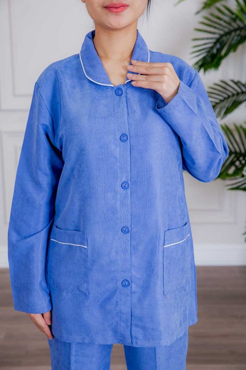 زي عاملة قطعتين متعددة الألوان بلوزة بياقة مطوية و جيوب و أزرار من الأمام ذو أكمام طويلة و بنطلون طويل