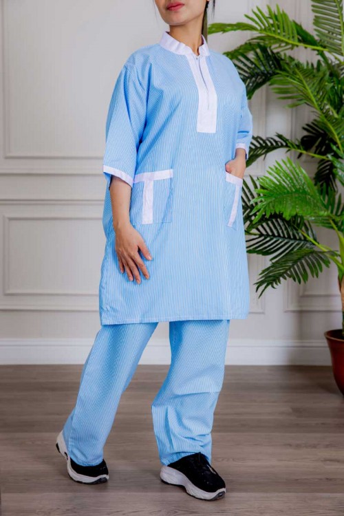 زي عاملة جامبو قطعتين لون خربزي مقلم بلوزة طويلة بياقة عالية و سحاب و جيوب من الأمام ذو أكمام ميدي و بنطلون طويل