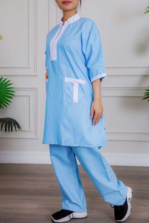 زي عاملة جامبو قطعتين لون خربزي مقلم بلوزة طويلة بياقة عالية و سحاب و جيوب من الأمام ذو أكمام ميدي و بنطلون طويل