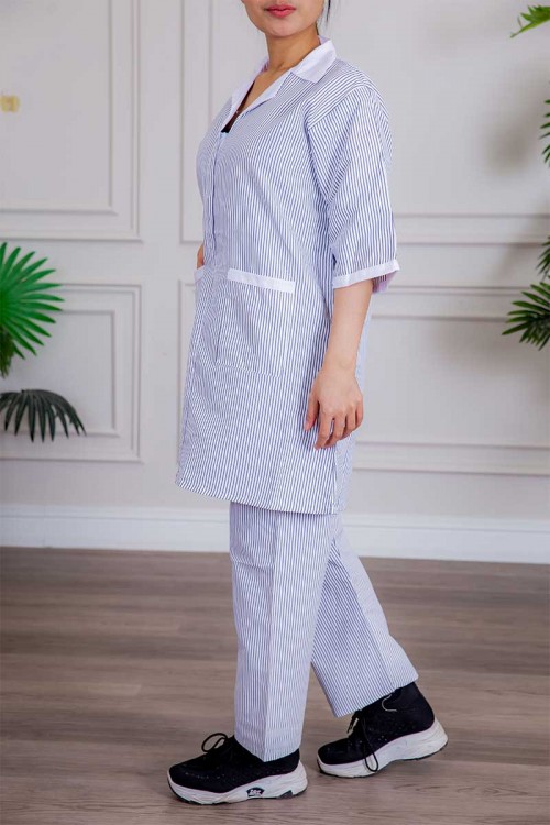 زي عاملة 3 قطع متعددة الألوان بلوزة طويلة بياقة مطوية و جيوب من الأمام ذو أكمام ميدي و بنطلون طويل و مريلة منفصلة