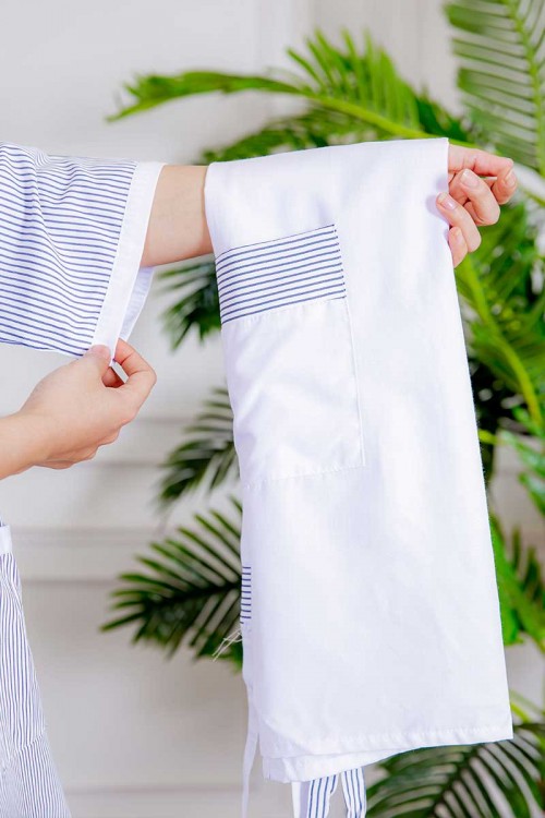 زي عاملة 3 قطع متعددة الألوان بلوزة طويلة بياقة مطوية و جيوب من الأمام ذو أكمام ميدي و بنطلون طويل و مريلة منفصلة