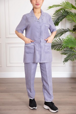 زي عاملة قطعتين متعددة الألوان بلوزة بياقة مطوية بأزرار و جيوب من الأمام ذو أكمام قصيرة و بنطلون طويل