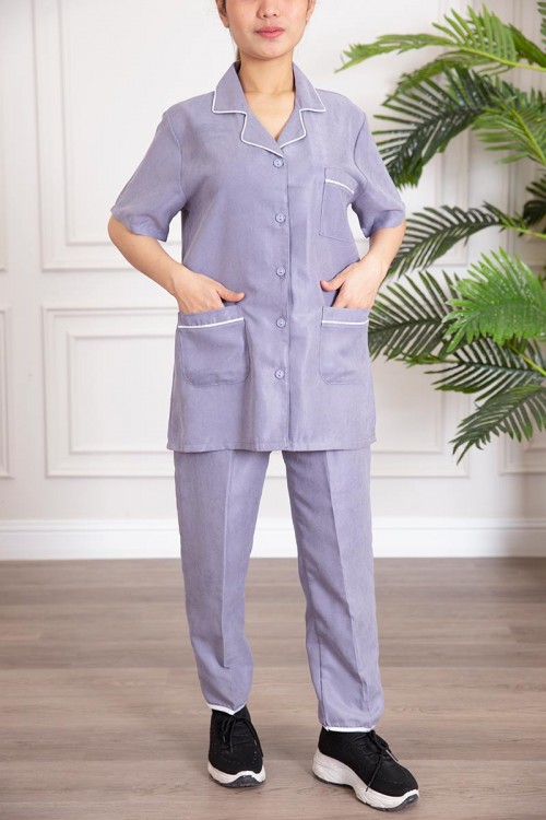 زي عاملة قطعتين متعددة الألوان بلوزة بياقة مطوية بأزرار و جيوب من الأمام ذو أكمام قصيرة و بنطلون طويل