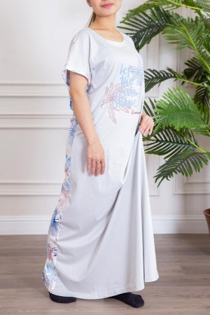 قميص نسائي طويل بكتابات و طبعات من الأمام مشجر من الخلف ذو أكمام قصيرة