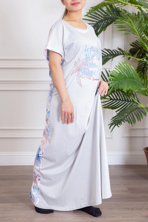 قميص نسائي طويل بكتابات و طبعات من الأمام مشجر من الخلف ذو أكمام قصيرة