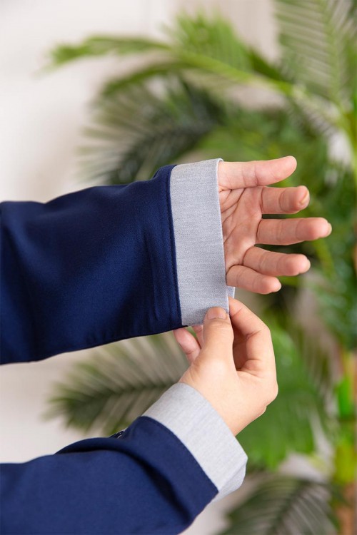 زي عاملة قطعتين متعددة الألوان بلوزة بياقة مطوية و جيوب و أزرار من الأمام ذو أكمام طويلة و بنطلون طويل