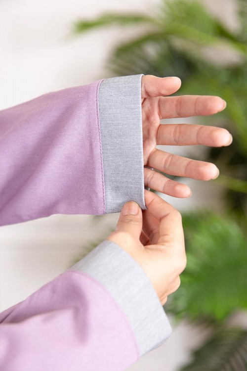 زي عاملة قطعتين متعددة الألوان بلوزة بياقة مطوية و جيوب و أزرار من الأمام ذو أكمام طويلة و بنطلون طويل