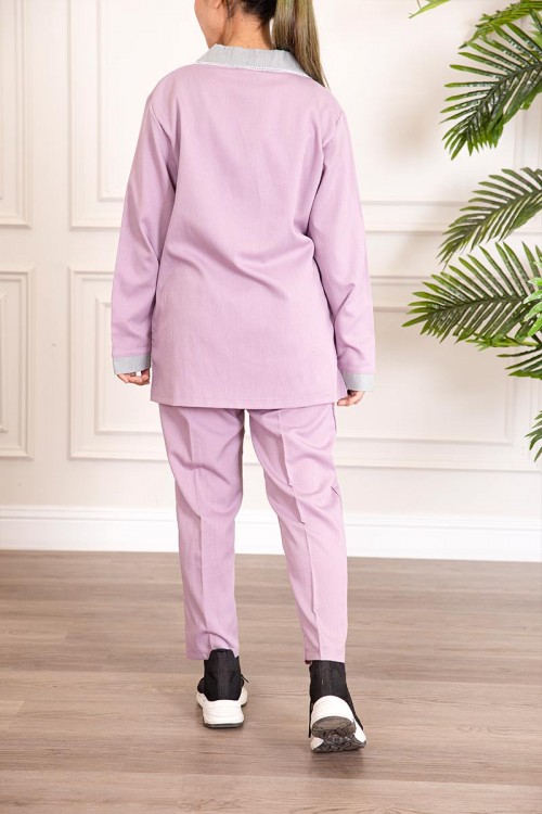 زي عاملة قطعتين متعددة الألوان بلوزة بياقة مطوية و جيوب و أزرار من الأمام ذو أكمام طويلة و بنطلون طويل